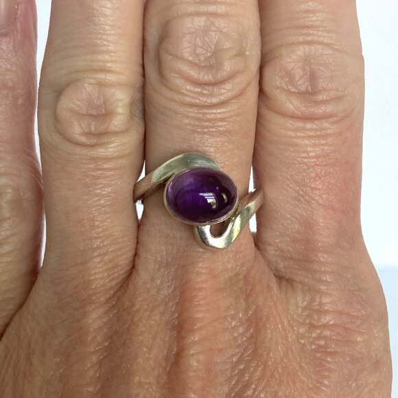 Sterling Silver 925 Oval Bezel Set Amethyst Cabochon Bypass Style Ring Sz 7.75 - Picture 1 of 16
